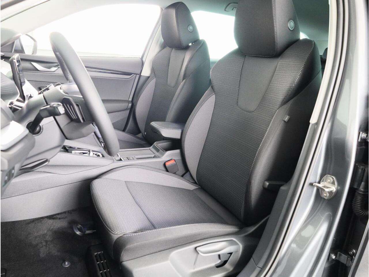 Skoda OCTAVIA Combi Business Edition m-HEV 1.5 TSI 115 pk 7 versn. DSG | Getint glas achter | Trekhaak wegklapbaar