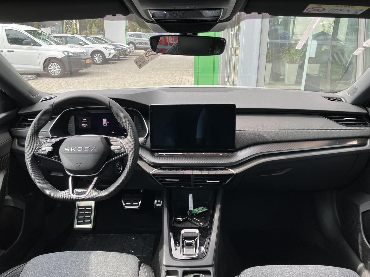 Skoda OCTAVIA Combi Sportline Tour 1.5 TSI 150 PK DSG | Automaat | Trekhaak | Navigatie & Winter pakket | ¤ 2.950 tour voordeel |