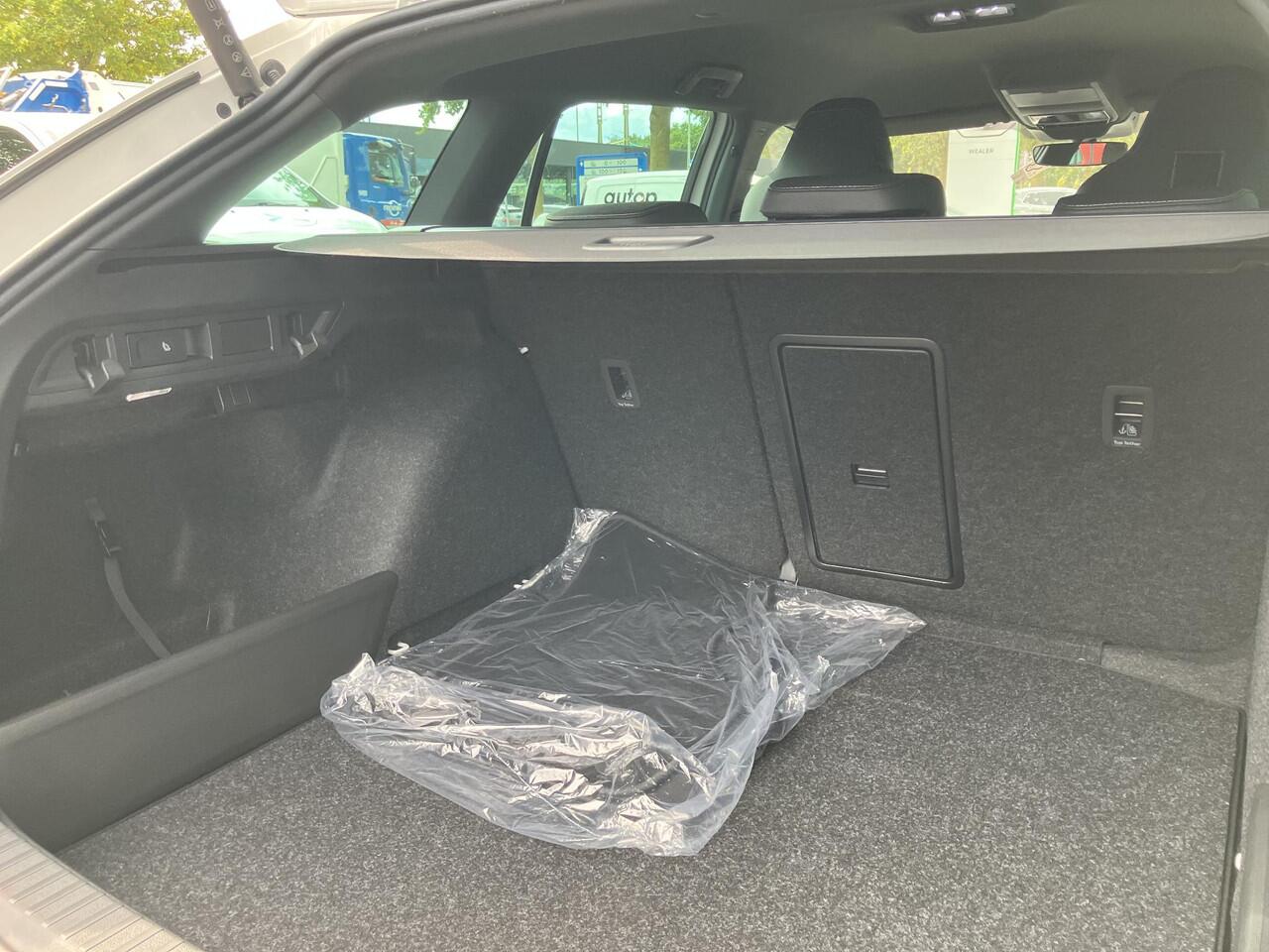 Skoda OCTAVIA Combi Sportline Tour 1.5 TSI 150 PK DSG | Automaat | Trekhaak | Navigatie & Winter pakket | ¤ 2.950 tour voordeel |