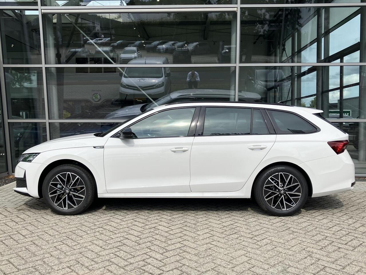 Skoda OCTAVIA Combi Sportline Tour 1.5 TSI 150 PK DSG | Automaat | Trekhaak | Navigatie & Winter pakket | ¤ 2.950 tour voordeel |