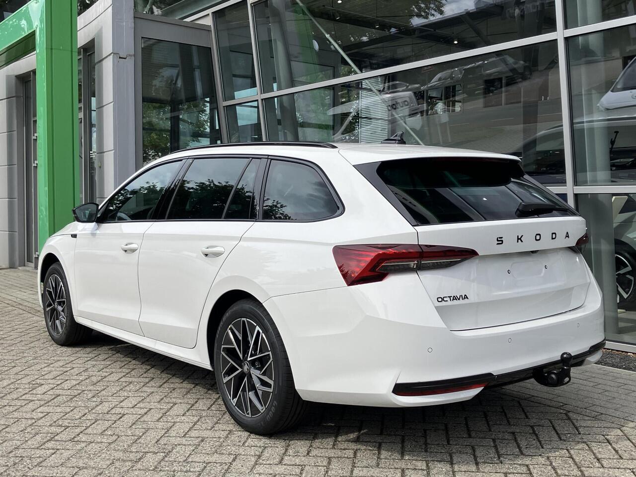 Skoda OCTAVIA Combi Sportline Tour 1.5 TSI 150 PK DSG | Automaat | Trekhaak | Navigatie & Winter pakket | ¤ 2.950 tour voordeel |
