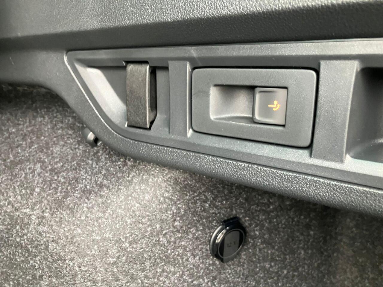 Skoda OCTAVIA Combi Sportline Tour 1.5 TSI 150 PK DSG | Automaat | Trekhaak | Navigatie & Winter pakket | ¤ 2.950 tour voordeel |