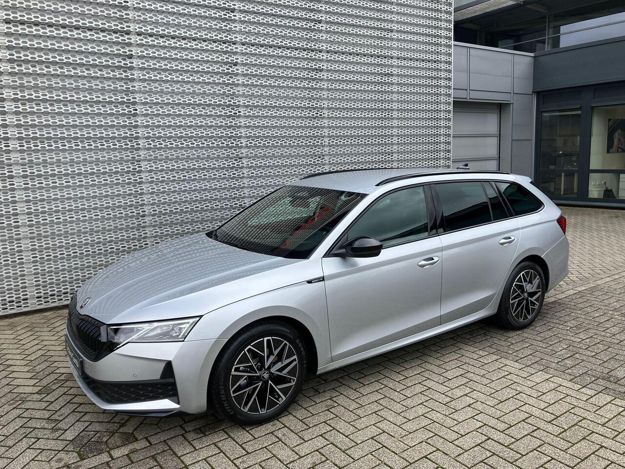 Skoda OCTAVIA Combi Sportline Tour 1.5 TSI 150 PK DSG | Automaat | Trekhaak | Navigatie & Winter pakket | ¤ 2.950 tour voordeel |