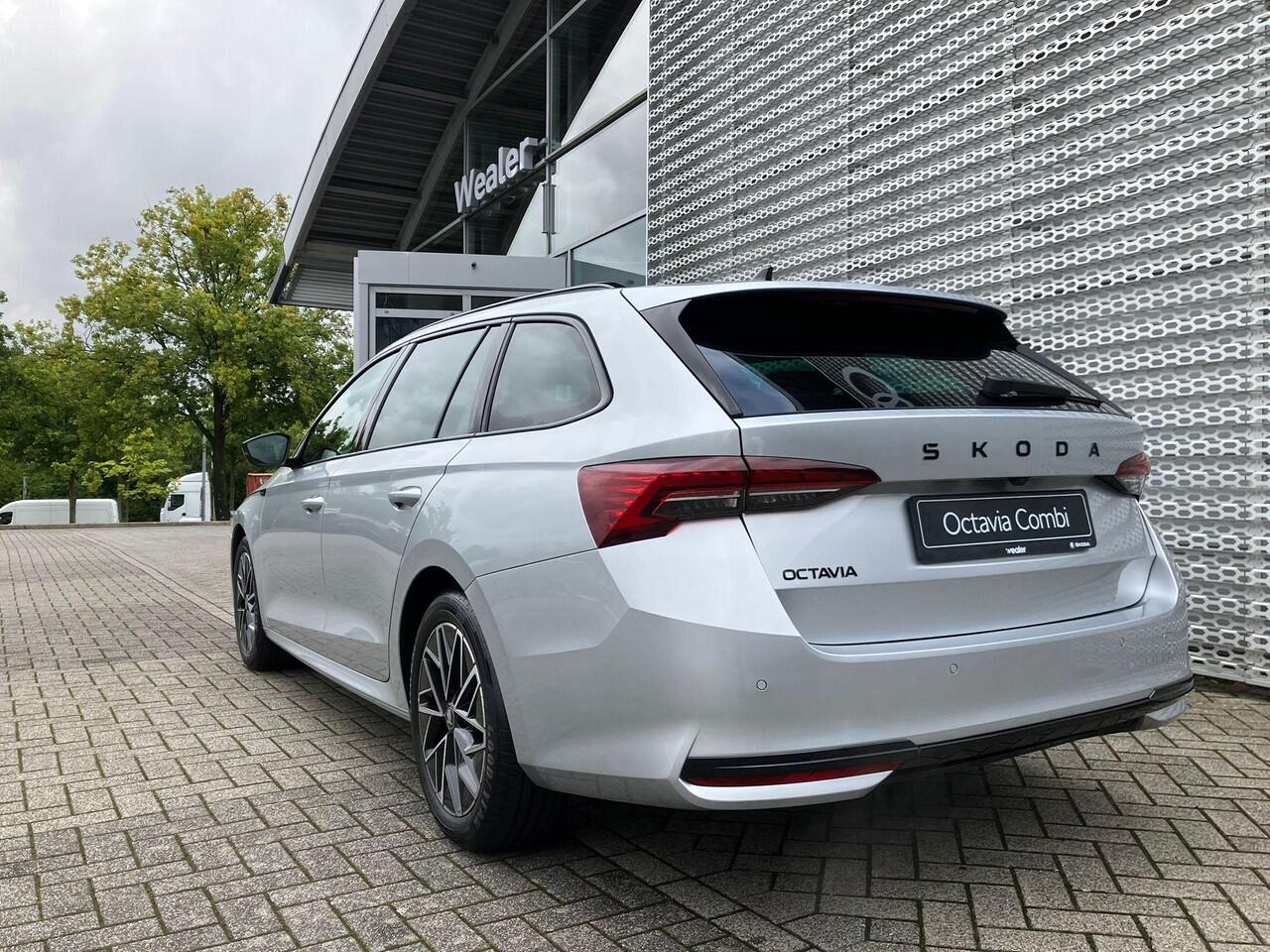 Skoda OCTAVIA Combi Sportline Tour 1.5 TSI 150 PK DSG | Automaat | Trekhaak | Navigatie & Winter pakket | ¤ 2.950 tour voordeel |