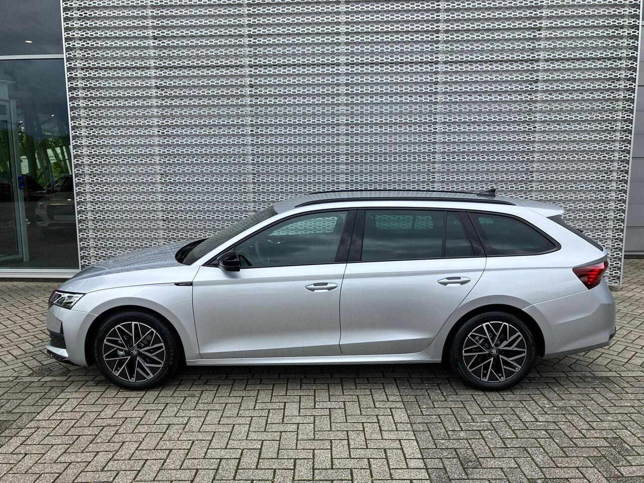 Skoda OCTAVIA Combi Sportline Tour 1.5 TSI 150 PK DSG | Automaat | Trekhaak | Navigatie & Winter pakket | ¤ 2.950 tour voordeel |