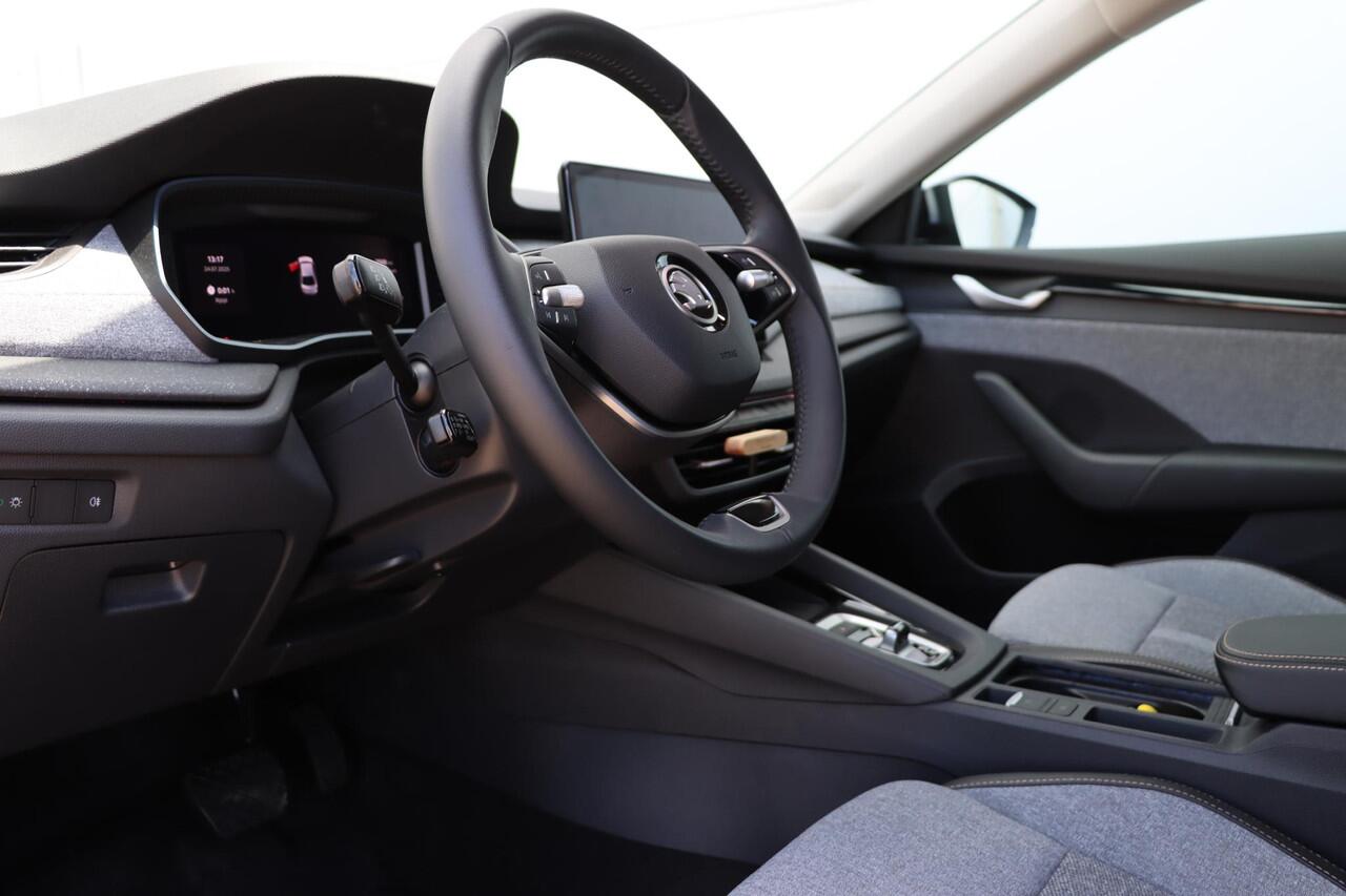 Skoda OCTAVIA Hatchback 1.5 TSI m-Tec First Edition DSG7 115pk