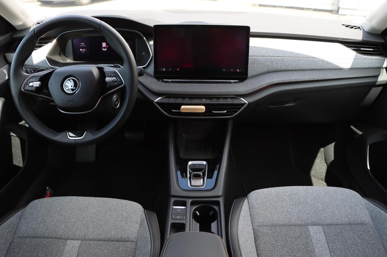 Skoda OCTAVIA Hatchback 1.5 TSI m-Tec First Edition DSG7 115pk