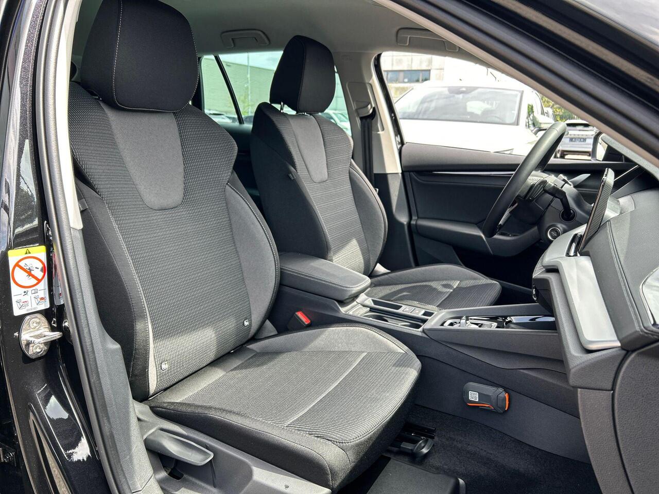 Skoda OCTAVIA Combi FL Business Edition m-HEV 1.5 TSI 115 pk 7 versn. DSG | Getint glas achter | Trekhaak wegklapbaar