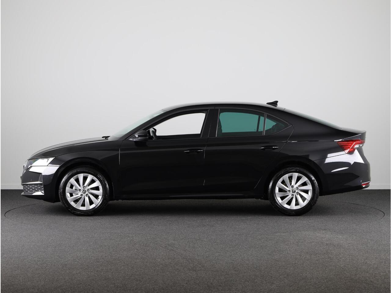 Skoda OCTAVIA Business Edition 1.5 TSI M-HEV 115pk DSG | Private lease vanaf 731,-- | Parkeercamera | 17 inch Lichtmetalen velgen | Verwarmbare voorstoelen | 13 inch display | Adaptieve Cruise Control