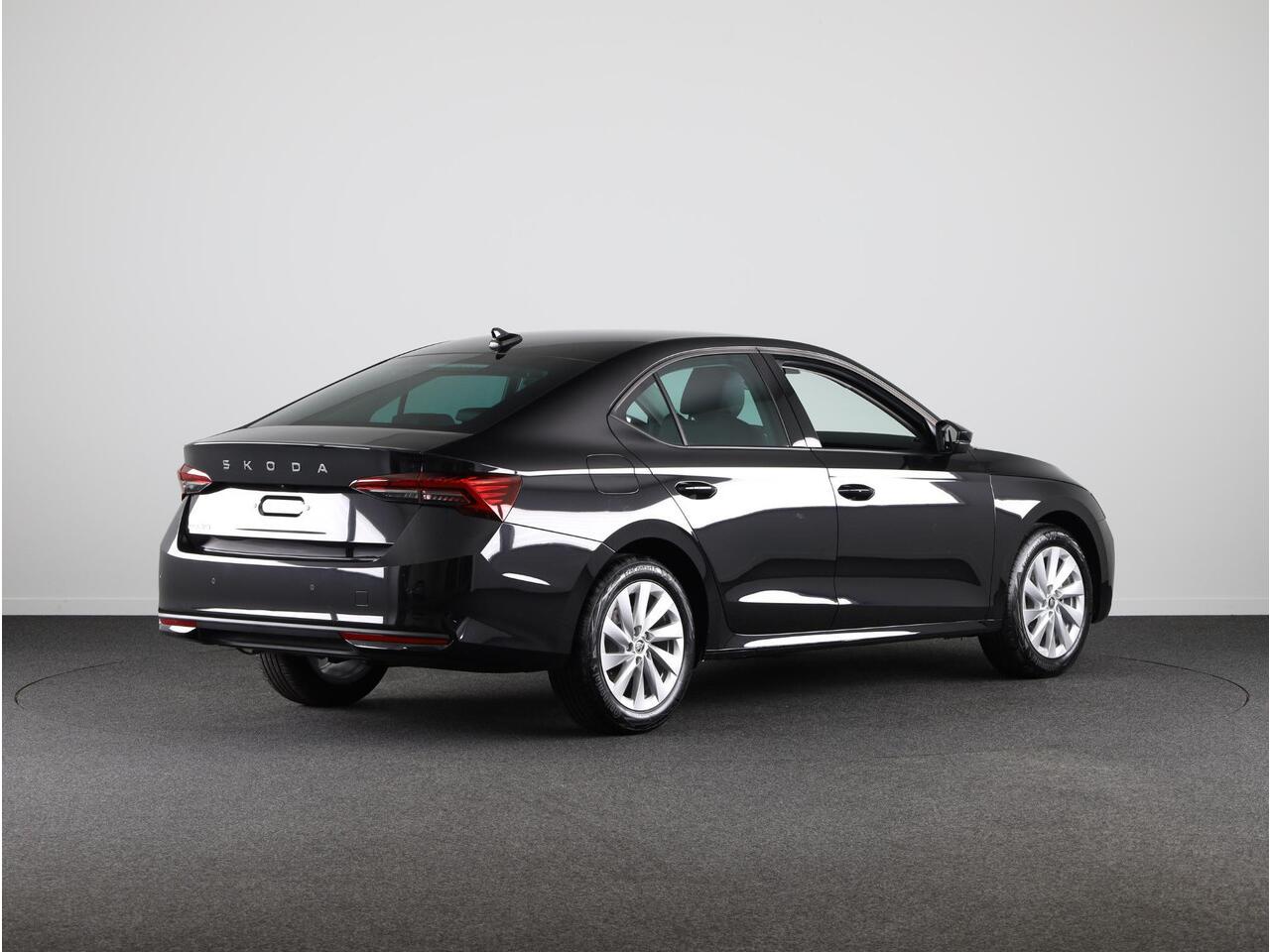 Skoda OCTAVIA Business Edition 1.5 TSI M-HEV 115pk DSG | Private lease vanaf 731,-- | Parkeercamera | 17 inch Lichtmetalen velgen | Verwarmbare voorstoelen | 13 inch display | Adaptieve Cruise Control