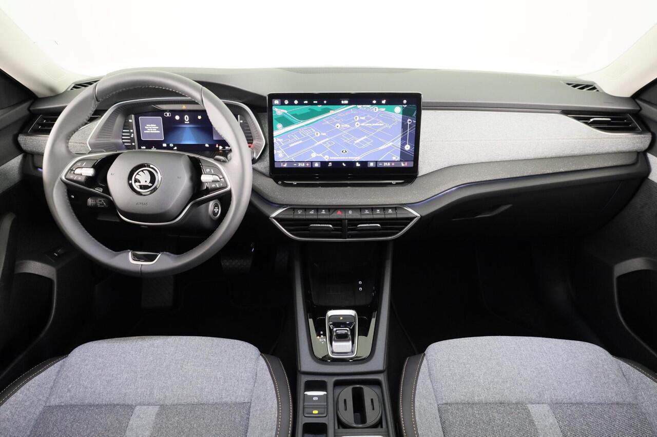 Skoda OCTAVIA Business Edition 1.5 TSI M-HEV 115pk DSG | Private lease vanaf 731,-- | Parkeercamera | 17 inch Lichtmetalen velgen | Verwarmbare voorstoelen | 13 inch display | Adaptieve Cruise Control