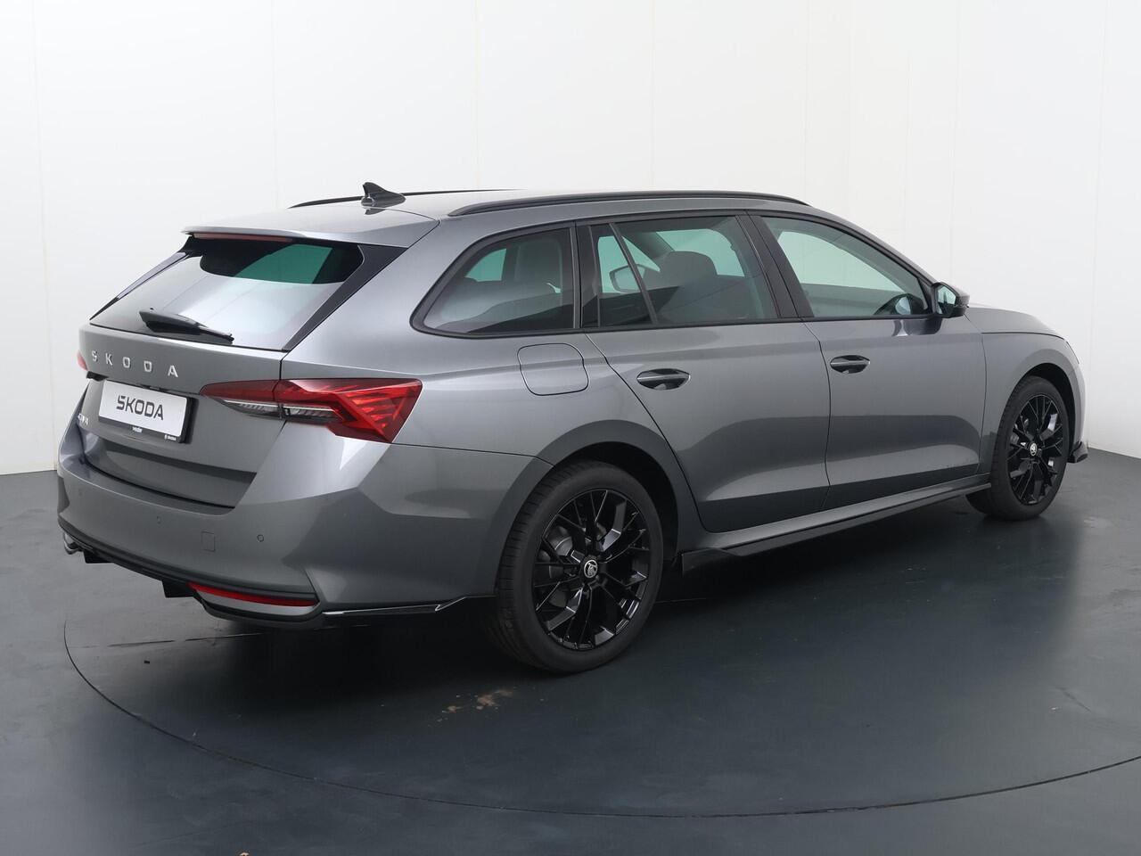 Skoda OCTAVIA Combi First Black Styling Pakket 1.5 TSI DSG | Automaat | Navigatie | Adaptieve cruise control | Apple Carplay/Android Auto | 18" lichtmetalen velgen |