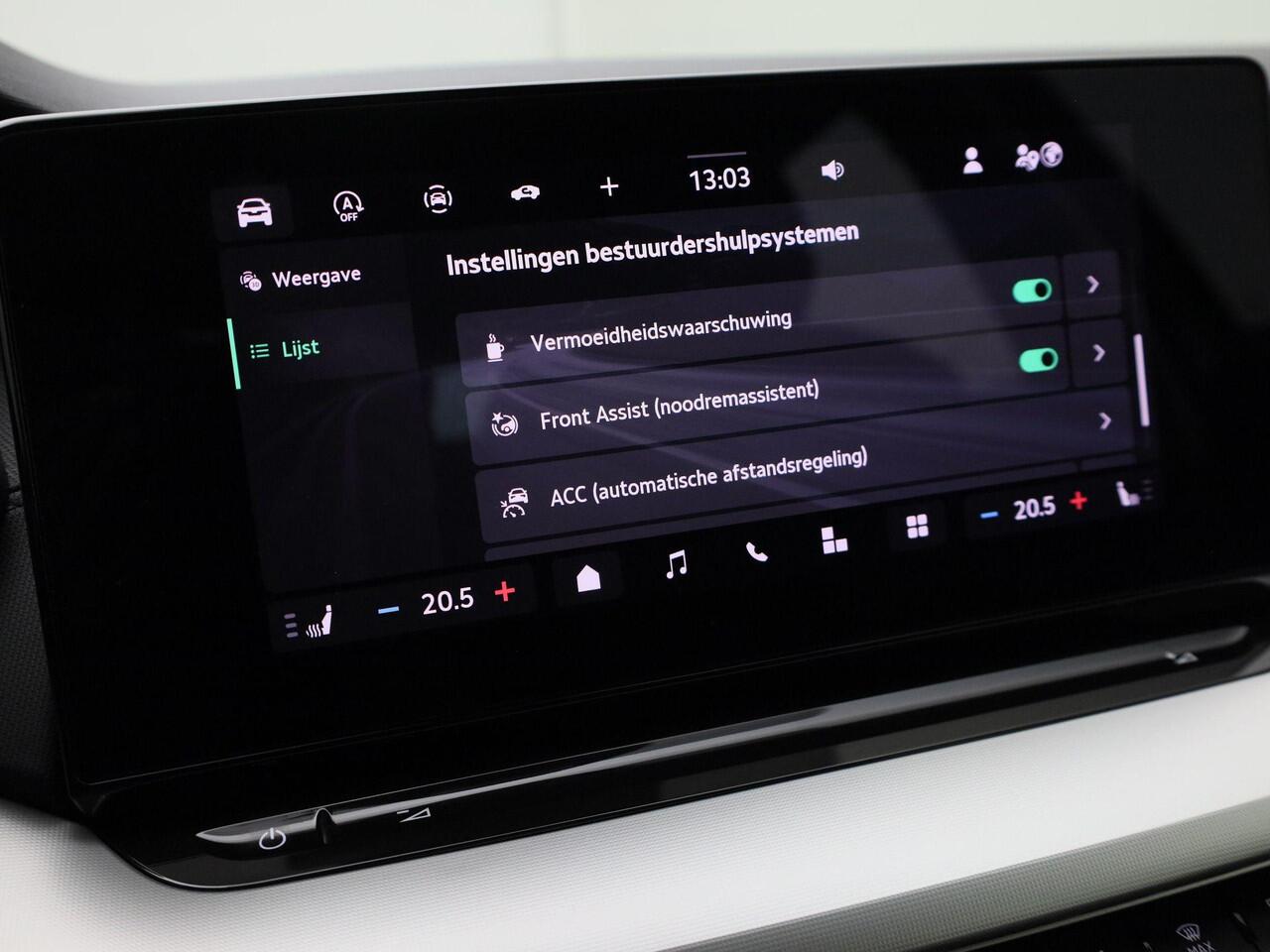 Skoda OCTAVIA Combi 1.5TSI/150PK MHEV Selection DSG · Trekhaak · Camera · Apple/Android Car Play · Achterbank verwarmd · Keyless · Garantie tot januari 2027