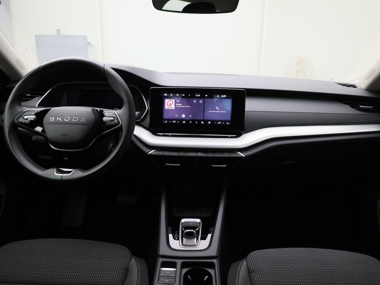 Skoda OCTAVIA Combi 1.5TSI/150PK MHEV Selection DSG · Trekhaak · Camera · Apple/Android Car Play · Achterbank verwarmd · Keyless · Garantie tot januari 2027