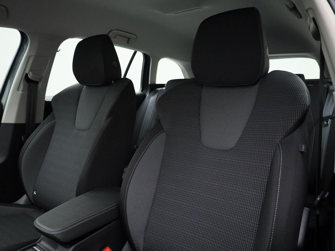 Skoda OCTAVIA Combi 1.5TSI/150PK MHEV Selection DSG · Trekhaak · Camera · Apple/Android Car Play · Achterbank verwarmd · Keyless · Garantie tot januari 2027