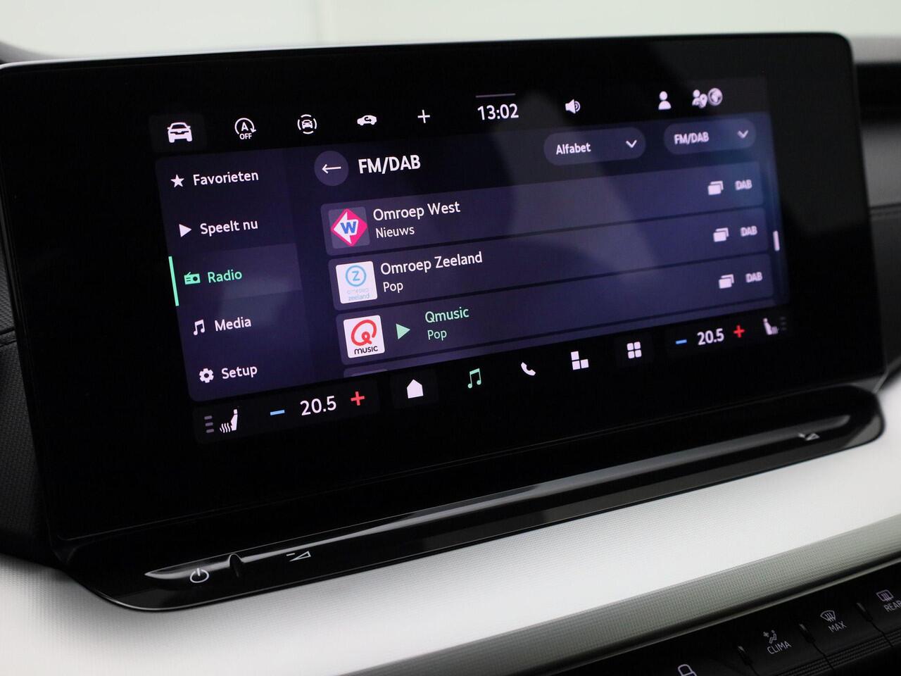 Skoda OCTAVIA Combi 1.5TSI/150PK MHEV Selection DSG · Trekhaak · Camera · Apple/Android Car Play · Achterbank verwarmd · Keyless · Garantie tot januari 2027