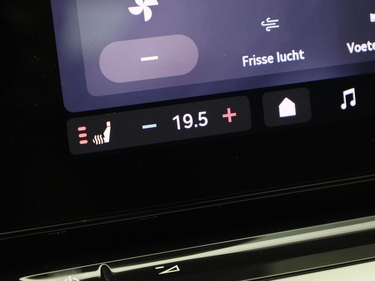 Skoda OCTAVIA Combi 1.5TSI/150PK MHEV Selection DSG · Trekhaak · Camera · Apple/Android Car Play · Achterbank verwarmd · Keyless · Garantie tot januari 2027