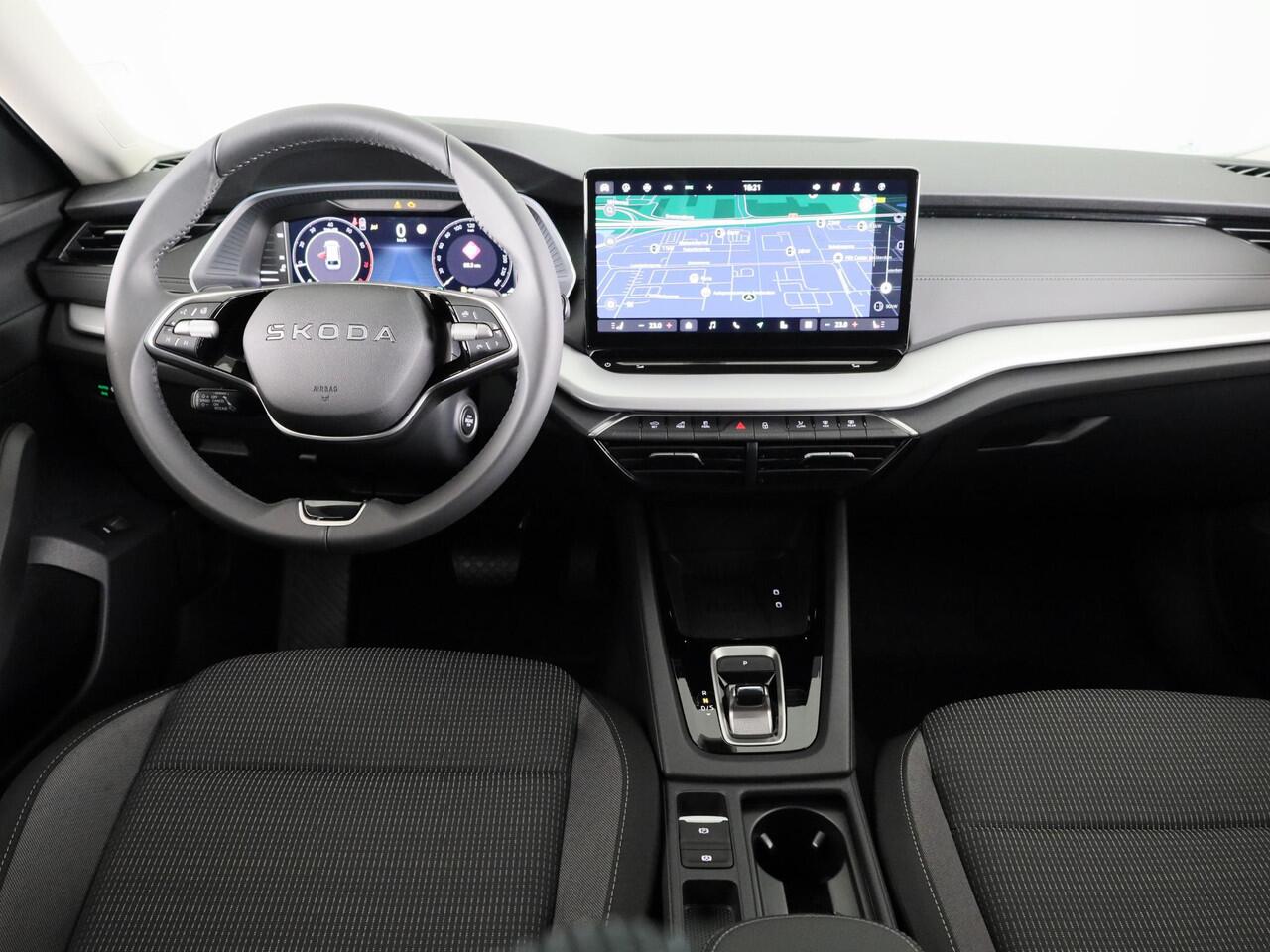 Skoda OCTAVIA Combi Business Edition Plus m-HEV 1.5 TSI 115 pk 7 versn. DSG | Trekhaak | Stoel- & Stuurverwarming | 13 inch Display | Adaptive Cruise Control |