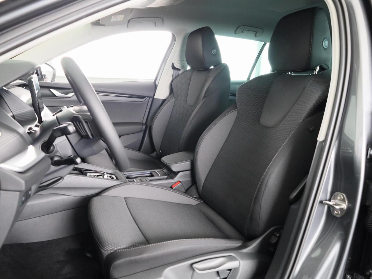 Skoda OCTAVIA Combi Business Edition Plus m-HEV 1.5 TSI 115 pk 7 versn. DSG | Trekhaak | Stoel- & Stuurverwarming | 13 inch Display | Adaptive Cruise Control |