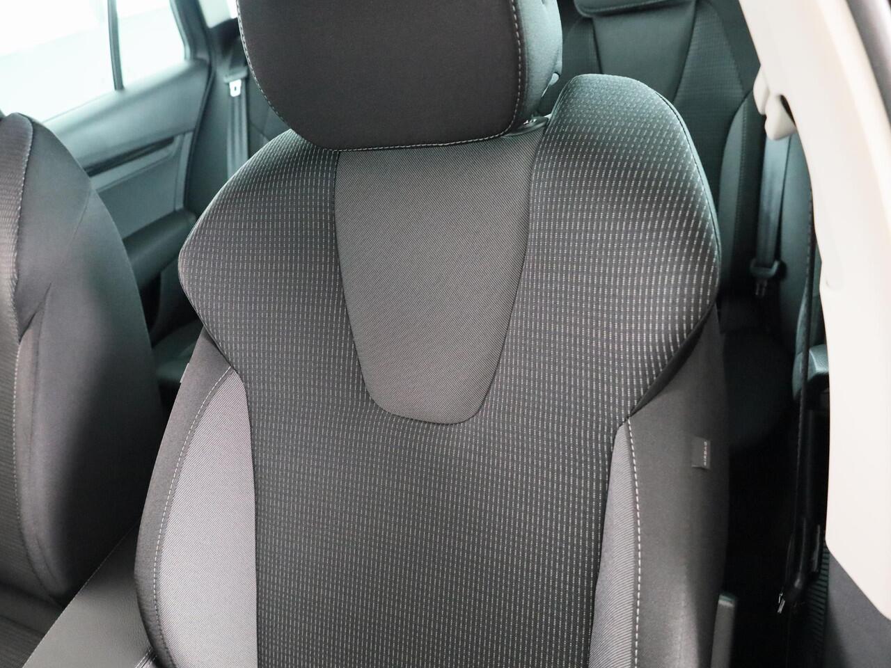 Skoda OCTAVIA Combi Business Edition Plus m-HEV 1.5 TSI 115 pk 7 versn. DSG | Trekhaak | Stoel- & Stuurverwarming | 13 inch Display | Adaptive Cruise Control |