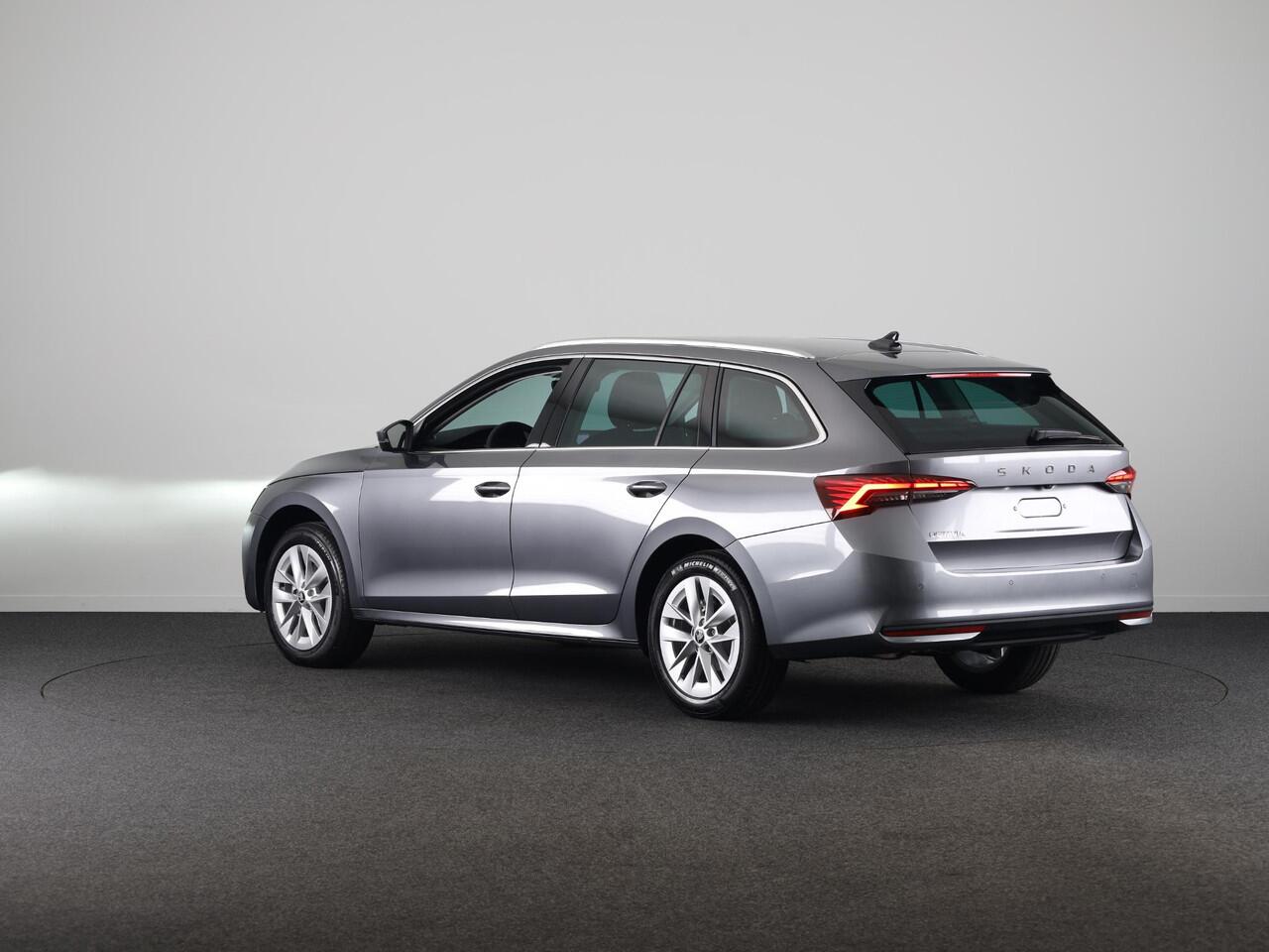 Skoda OCTAVIA Combi Business Edition Plus m-HEV 1.5 TSI 115 pk 7 versn. DSG | Trekhaak | Stoel- & Stuurverwarming | 13 inch Display | Adaptive Cruise Control |