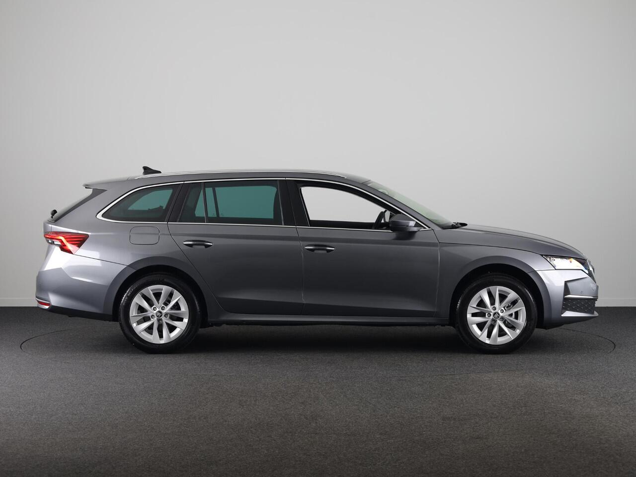 Skoda OCTAVIA Combi Business Edition Plus m-HEV 1.5 TSI 115 pk 7 versn. DSG | Trekhaak | Stoel- & Stuurverwarming | 13 inch Display | Adaptive Cruise Control |