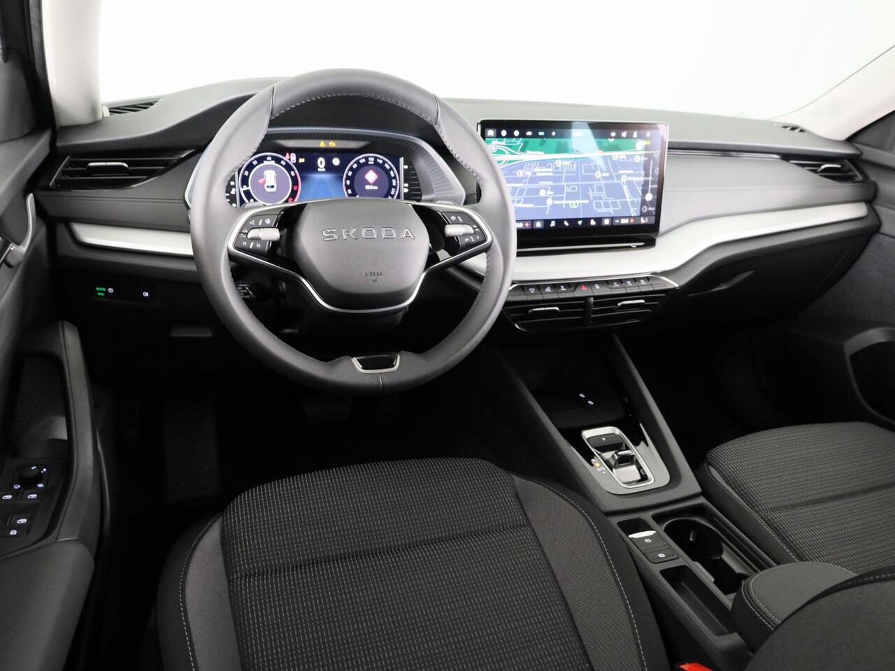 Skoda OCTAVIA Combi Business Edition Plus m-HEV 1.5 TSI 115 pk 7 versn. DSG | Trekhaak | Stoel- & Stuurverwarming | 13 inch Display | Adaptive Cruise Control |