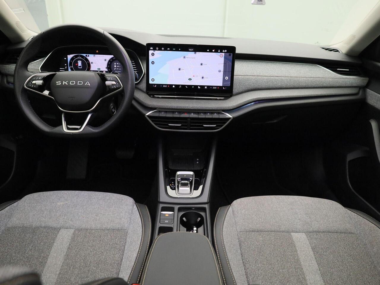 Skoda OCTAVIA Combi 1.5TSI/150PK MHEV FL Selection DSG · Panoramadak · Navigatie · Zittingen- & stuurverwarming · Apple/Android Car Play · Garantie tot februari 2029 of 60000km