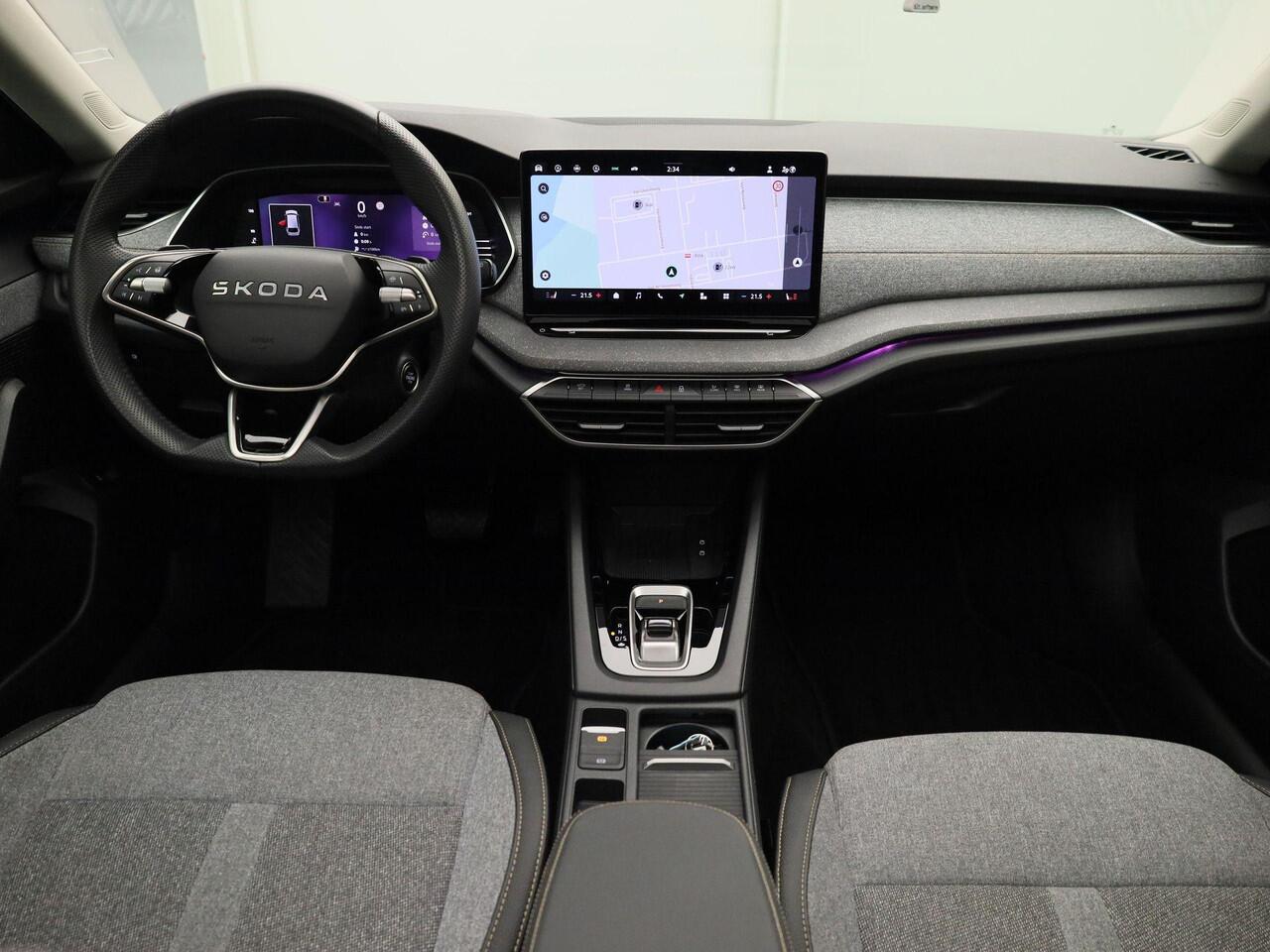 Skoda OCTAVIA Combi 1.5TSI/150PK MHEV Selection DSG · Panoramadak · Apple/Android Car Play · Camera + Parkeersensoren · Garantie tot februari 2029 of 60.000km