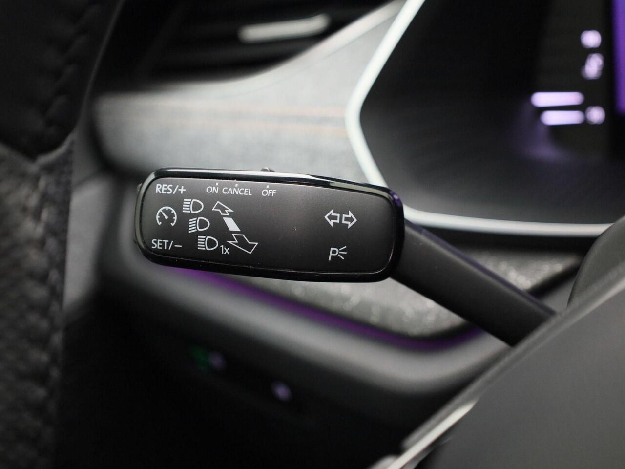 Skoda OCTAVIA Combi 1.5TSI/150PK MHEV Selection DSG · Panoramadak · Apple/Android Car Play · Camera + Parkeersensoren · Garantie tot februari 2029 of 60.000km