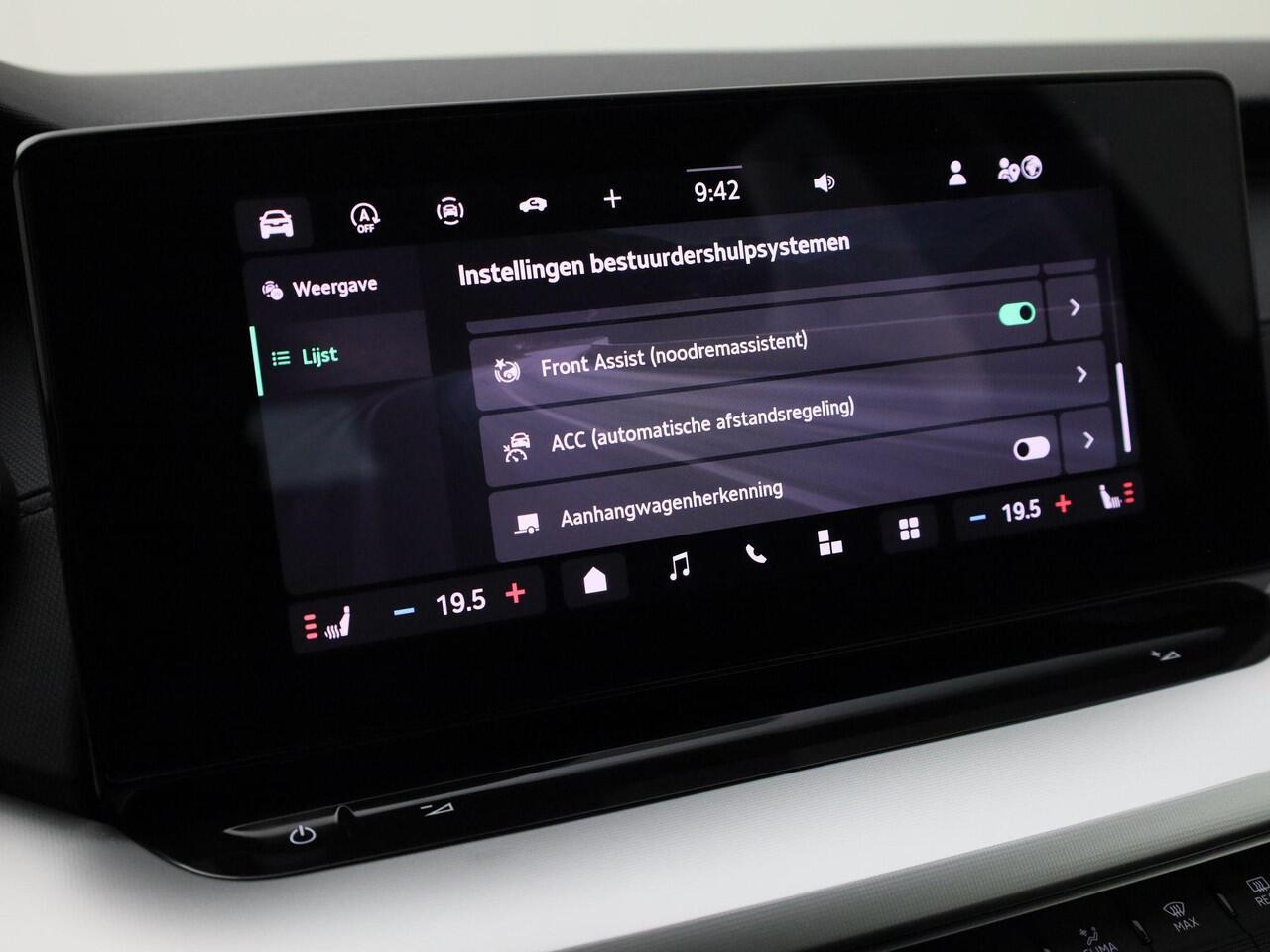 Skoda OCTAVIA Combi 1.5eTSI/150PK MHEV Selection DSG · Camera + Parkeersensoren · Stoel-/stuurverwarming · Trekhaak · Garantie tot januari 2027