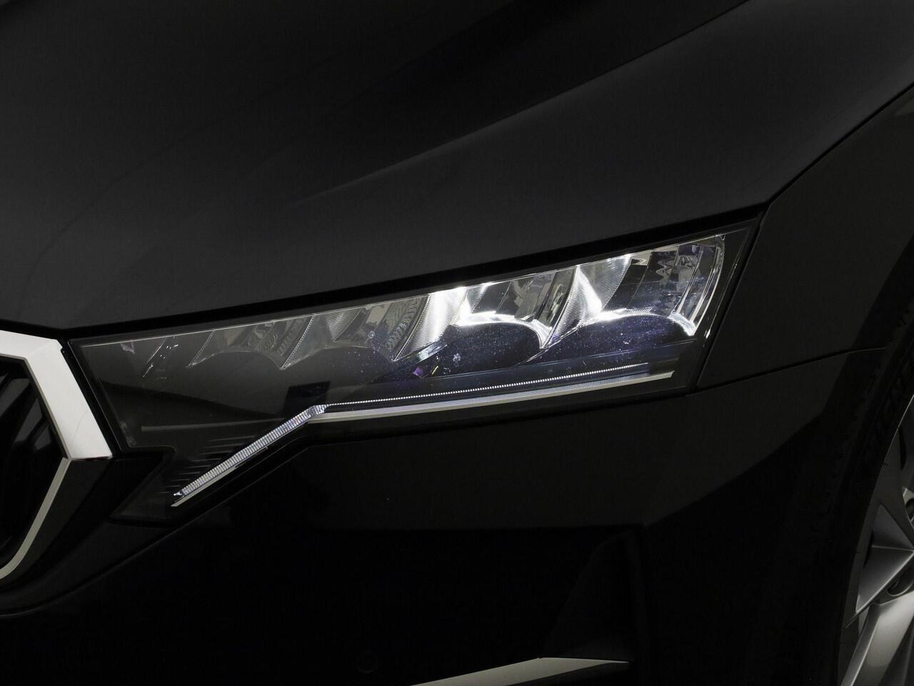 Skoda OCTAVIA Combi 1.5eTSI/150PK MHEV Selection DSG · Camera + Parkeersensoren · Stoel-/stuurverwarming · Trekhaak · Garantie tot januari 2027