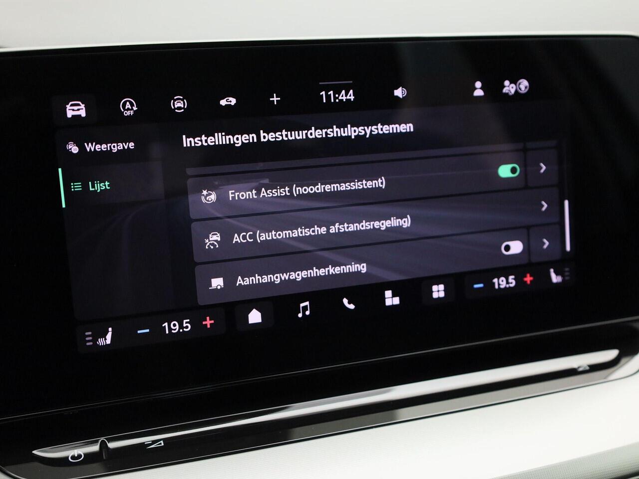 Skoda OCTAVIA Combi 1.5eTSI/150PK MHEV Selection DSG · Camera + Parkeersensoren · Stoel-/stuurverwarming · Trekhaak · Garantie tot januari 2027