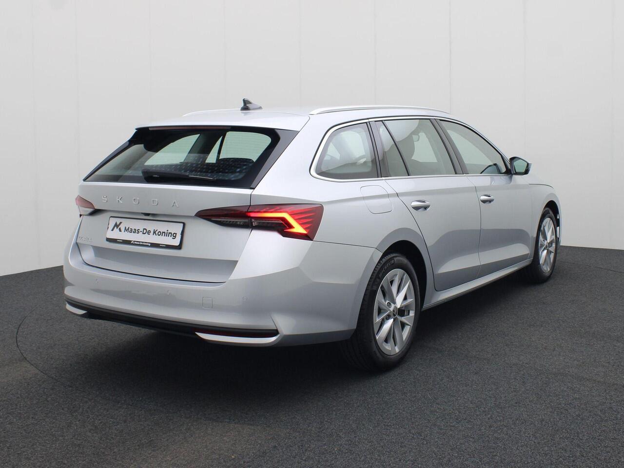 Skoda OCTAVIA Combi 1.5eTSI/150PK MHEV Selection DSG · Camera + Parkeersensoren · Stoel-/stuurverwarming · Trekhaak · Garantie tot januari 2027