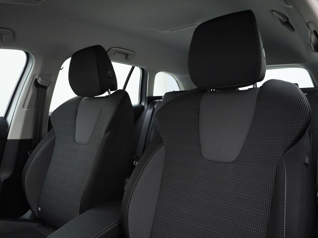 Skoda OCTAVIA Combi 1.5eTSI/150PK MHEV Selection DSG · Camera + Parkeersensoren · Stoel-/stuurverwarming · Trekhaak · Garantie tot januari 2027