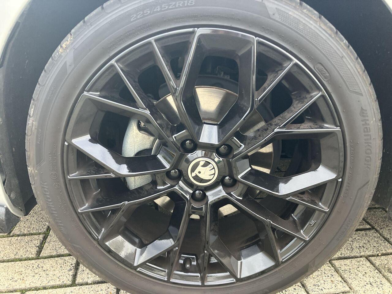 Skoda OCTAVIA 1.5 TSI MHEV DSG Business Edition | 18 Inch | Spoilerpakket | Herwaardering!