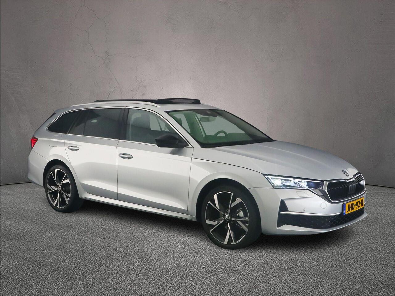 Skoda OCTAVIA Combi Business Edition Plus 1.5 eTSI 115pk DSG Automaat Trekhaak, Panoramadak, Adaptive cruise control, Navigatie, LED matrix koplampen, Achteruitrijcamera