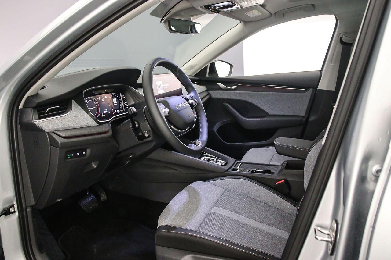 Skoda OCTAVIA Combi Business Edition Plus 1.5 eTSI 115pk DSG Automaat Trekhaak, Panoramadak, Adaptive cruise control, Navigatie, LED matrix koplampen, Achteruitrijcamera