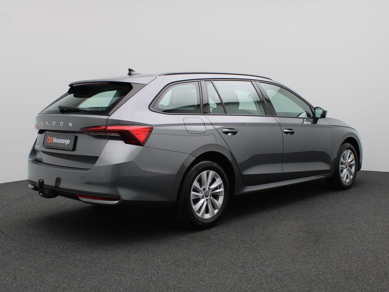Skoda OCTAVIA Combi 1.5 TSI Edition 115PK Trekhaak, Parkeersensoren Achter, Stoelverwarming, Navi via Apple Carplay/Android Auto, Virtual Cockpit, 18" LM Velgen