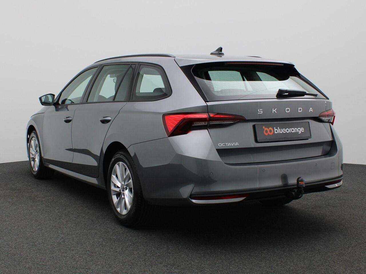 Skoda OCTAVIA Combi 1.5 TSI Edition 115PK Trekhaak, Parkeersensoren Achter, Stoelverwarming, Navi via Apple Carplay/Android Auto, Virtual Cockpit, 18" LM Velgen
