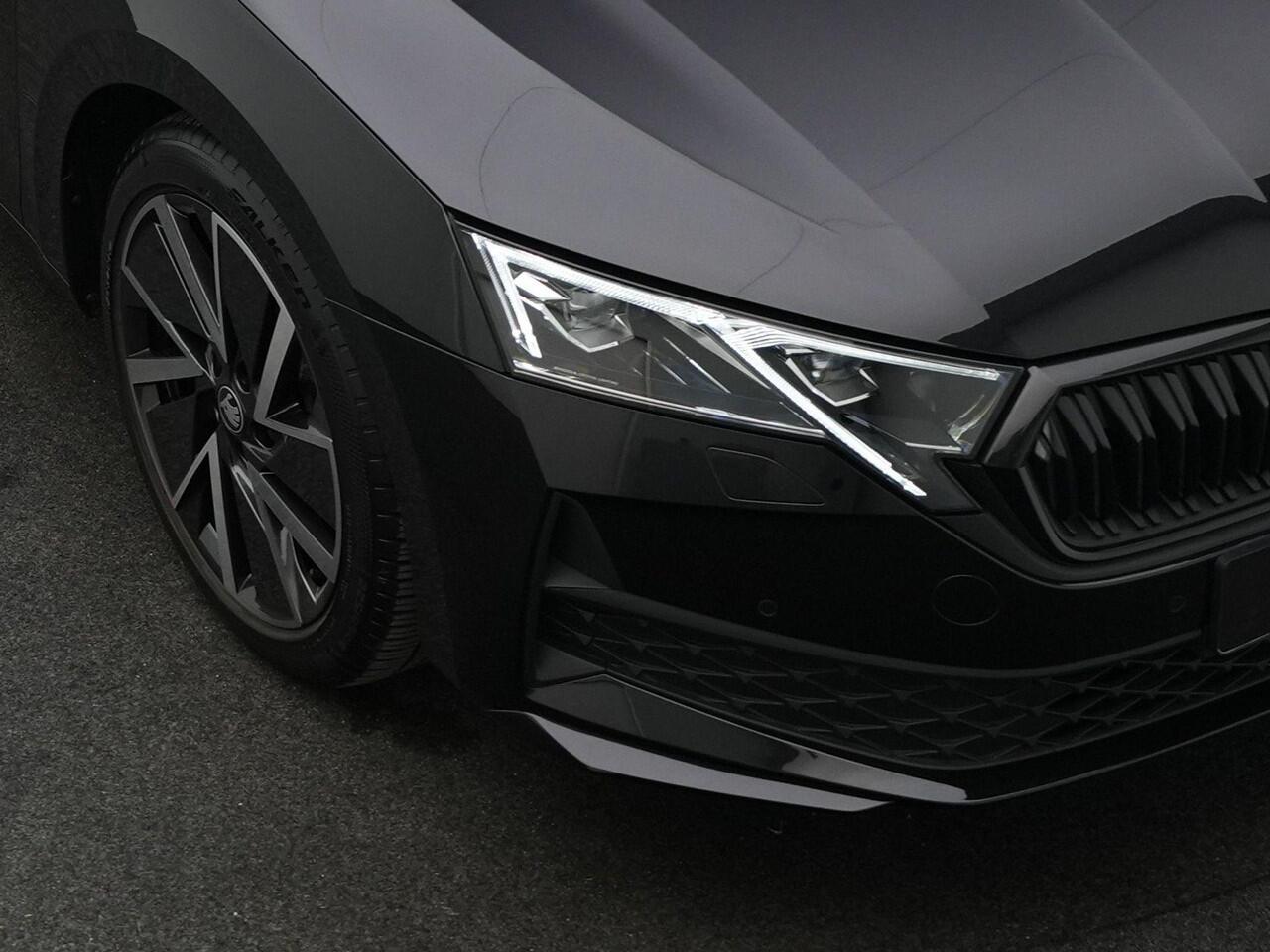 Skoda OCTAVIA Combi 1.5 TSI MHEV 150 pk DSG Sportline | Panoramadak | Trekhaak | 360 camera | Head-up display | Matrix LED