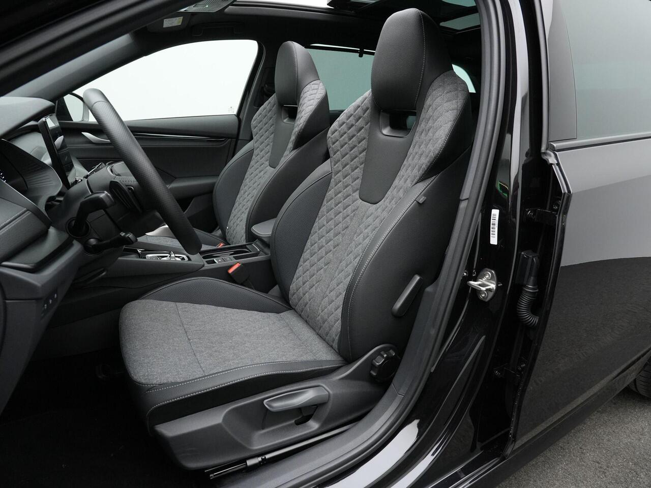 Skoda OCTAVIA Combi 1.5 TSI MHEV 150 pk DSG Sportline | Panoramadak | Trekhaak | 360 camera | Head-up display | Matrix LED