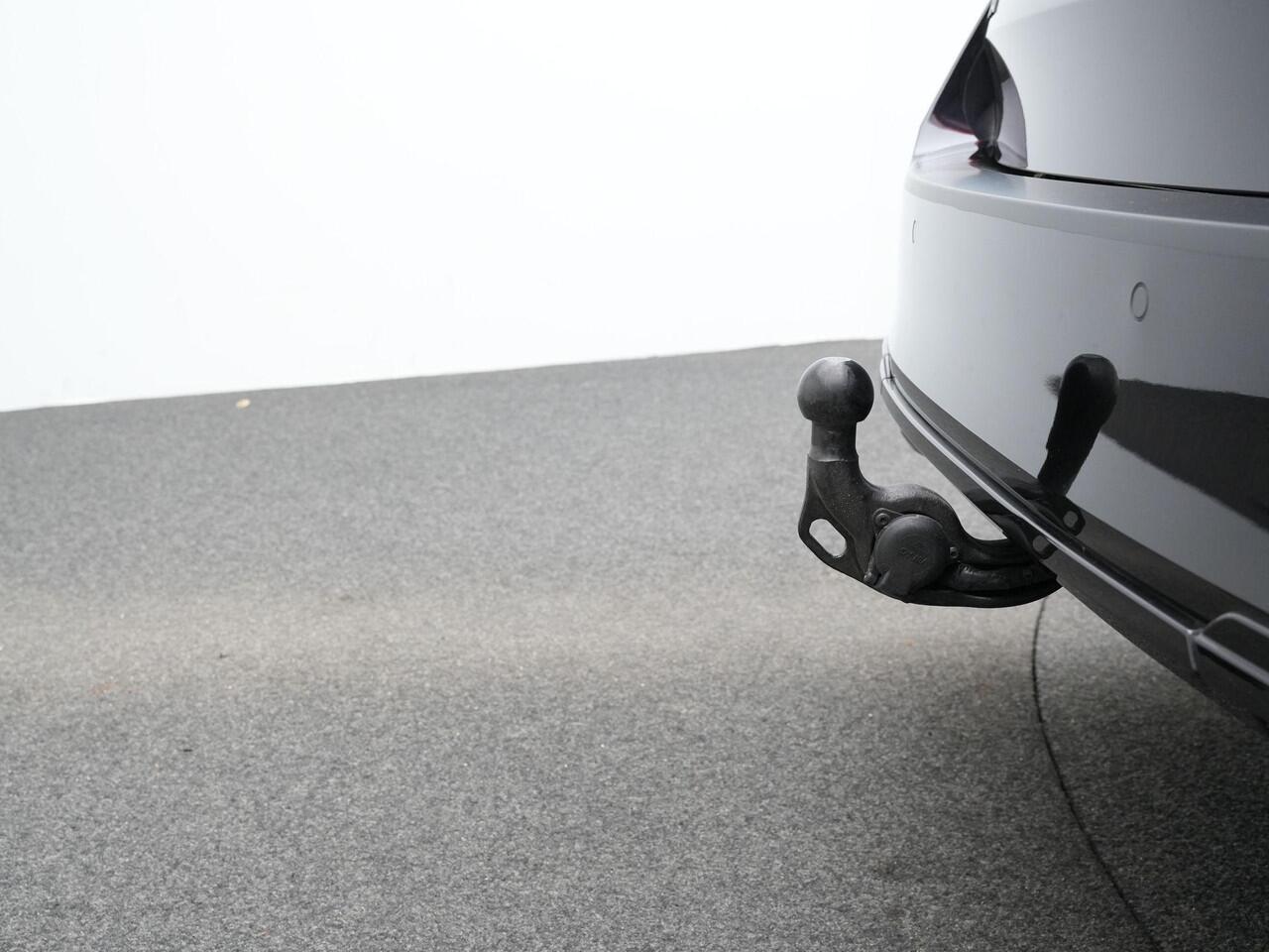 Skoda OCTAVIA Combi 1.5 TSI MHEV 150 pk DSG Sportline | Panoramadak | Trekhaak | 360 camera | Head-up display | Matrix LED