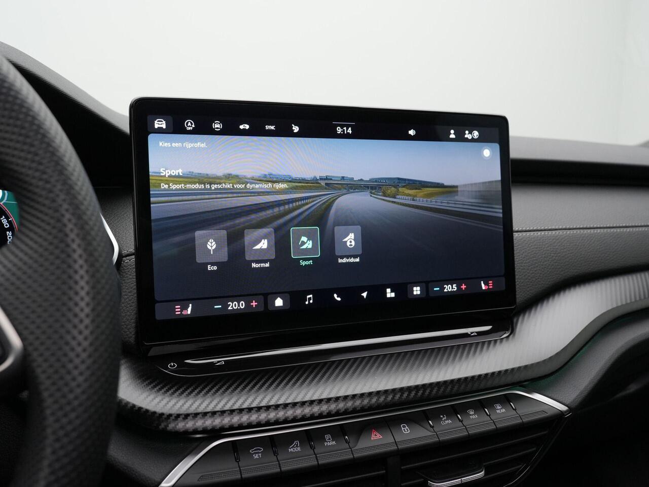 Skoda OCTAVIA Combi 1.5 TSI MHEV 150 pk DSG Sportline | Panoramadak | Trekhaak | 360 camera | Head-up display | Matrix LED