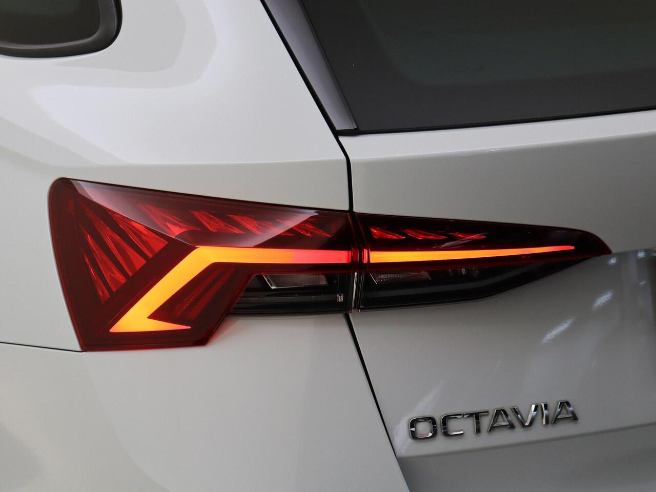 Skoda OCTAVIA Combi 1.5 TSI MHEV Business Edition Plus