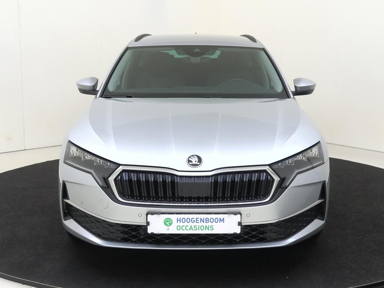 Skoda OCTAVIA Combi 1.5 TSI MHEV Business Edition | Achteruitrijcamera | Head-up display | Dodehoek detectie | Adaptieve cruise control | CarPlay | Stoelverwarming | Digital cockpit |