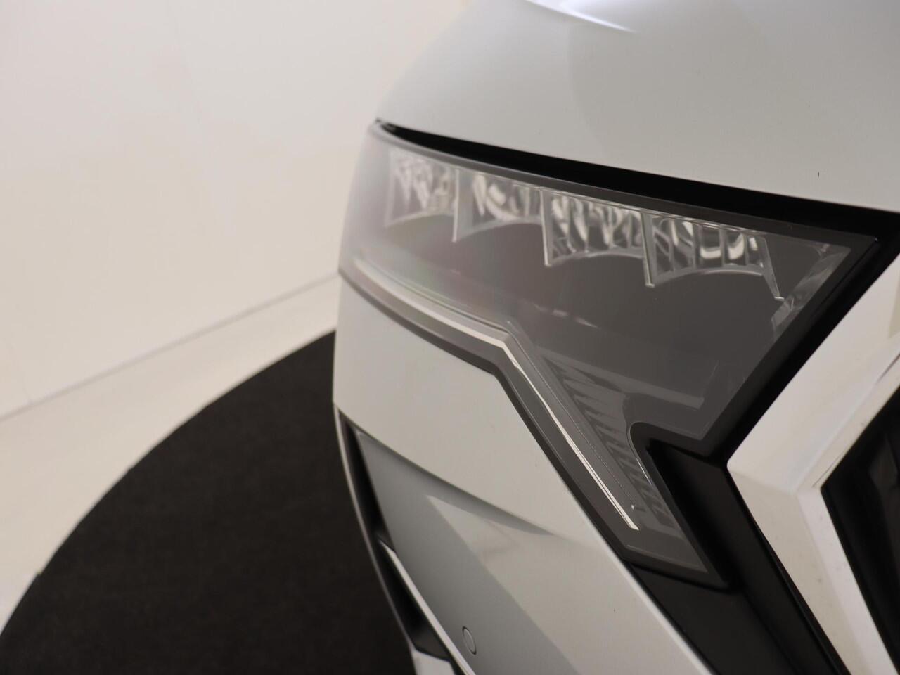 Skoda OCTAVIA Combi 1.5 TSI MHEV Business Edition | Achteruitrijcamera | Head-up display | Dodehoek detectie | Adaptieve cruise control | CarPlay | Stoelverwarming | Digital cockpit |