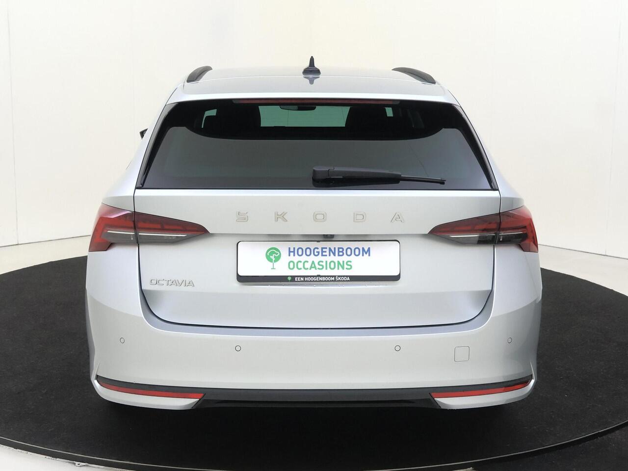 Skoda OCTAVIA Combi 1.5 TSI MHEV Business Edition | Achteruitrijcamera | Head-up display | Dodehoek detectie | Adaptieve cruise control | CarPlay | Stoelverwarming | Digital cockpit |