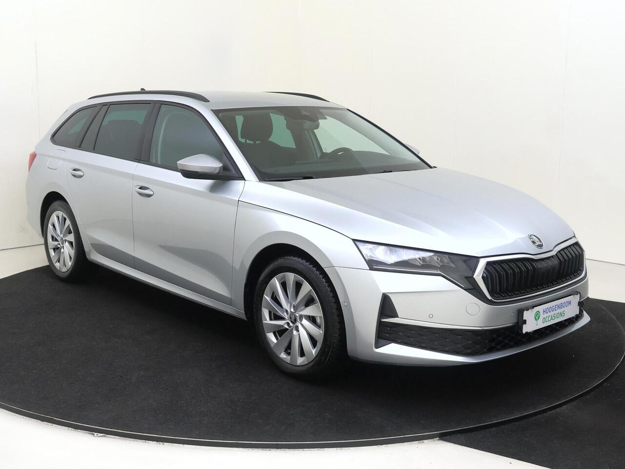 Skoda OCTAVIA Combi 1.5 TSI MHEV Business Edition | Achteruitrijcamera | Head-up display | Dodehoek detectie | Adaptieve cruise control | CarPlay | Stoelverwarming | Digital cockpit |