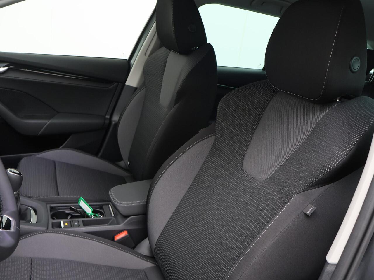 Skoda OCTAVIA Combi Business Edition Plus 1.5 TSI 115 PK | Navigatie | Sunset | 17'' Lichtmetalen velgen | Travel Assist |